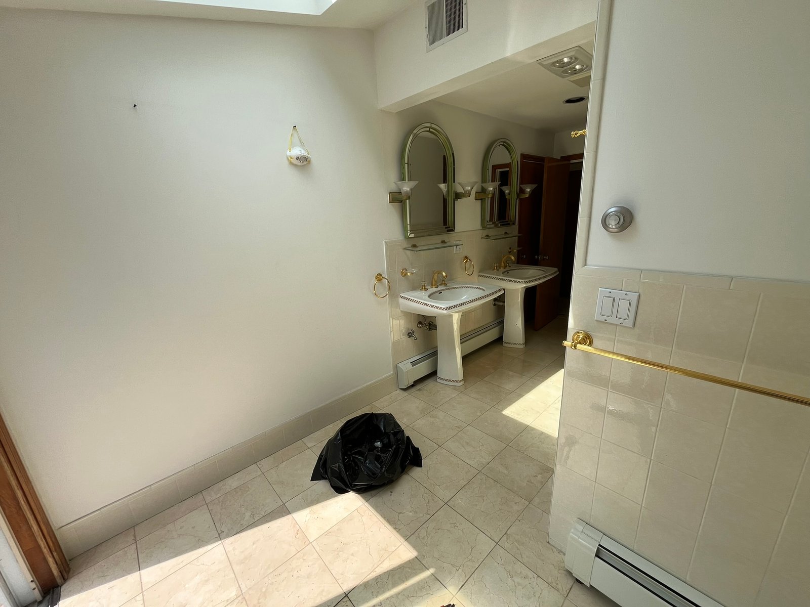 Newton MA bathroom before Sun Shore Construction remodel